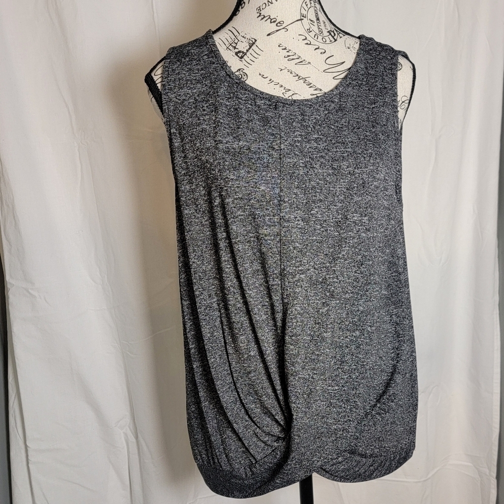 Apt 9 Twist front sleeveless top. Size large. Previously owned